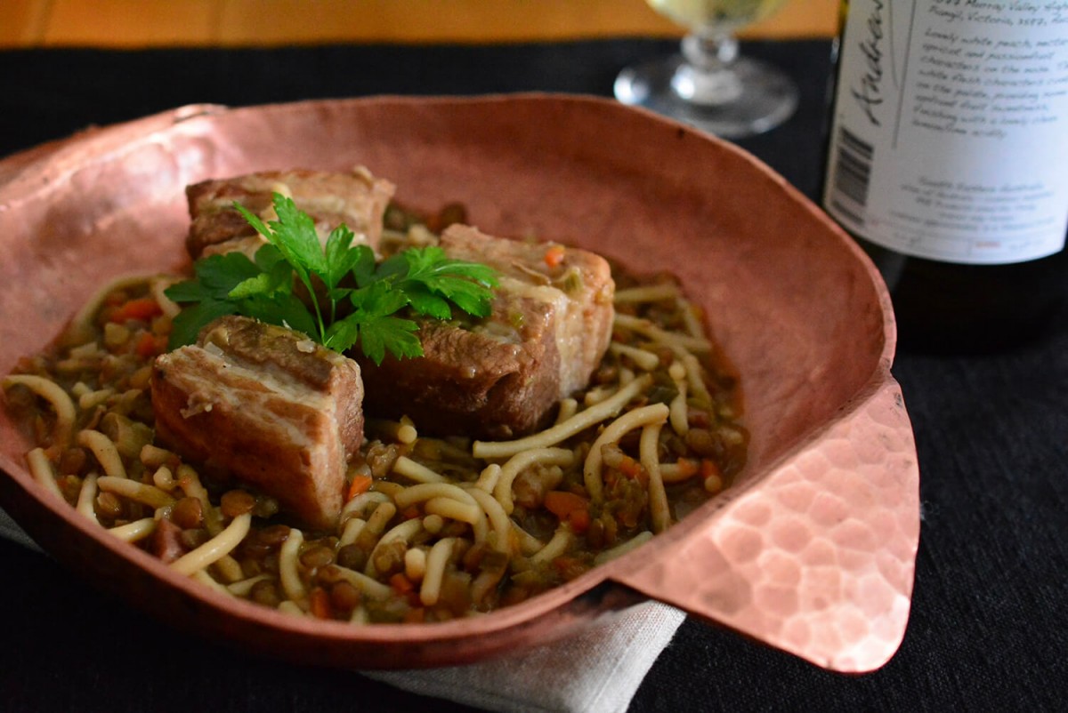 豚バラ肉とレンズ豆の煮込み　クルヴェ入り