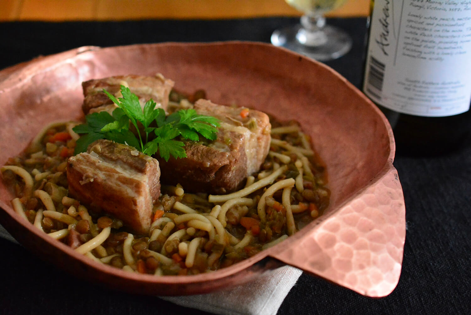 豚バラ肉とレンズ豆の煮込み クルヴェ入り イタリア食材ベリッシモ Magazine 豚バラ肉とレンズ豆の煮込み クルヴェ入り イタリア食材ベリッシモ Magazine