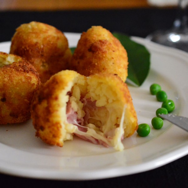 アランチーニ　牛ひき肉のラグーとグリーンピース入り/ハムチーズ入り