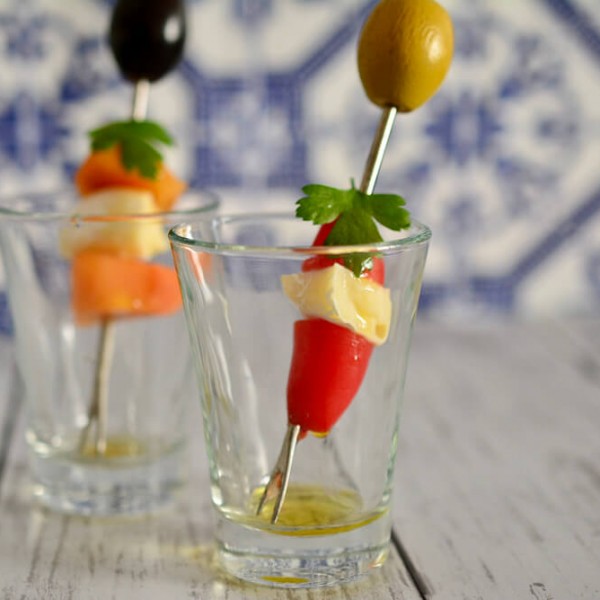 ミニトマト、柿、チーズのピンチョス