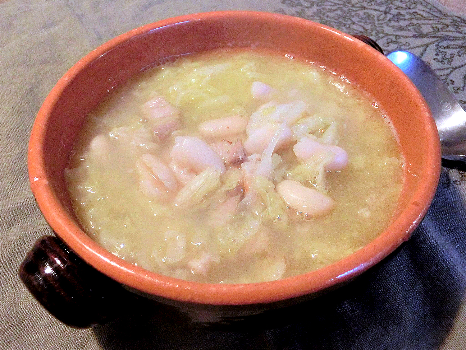 白いんげん豆とキャベツのスープ
