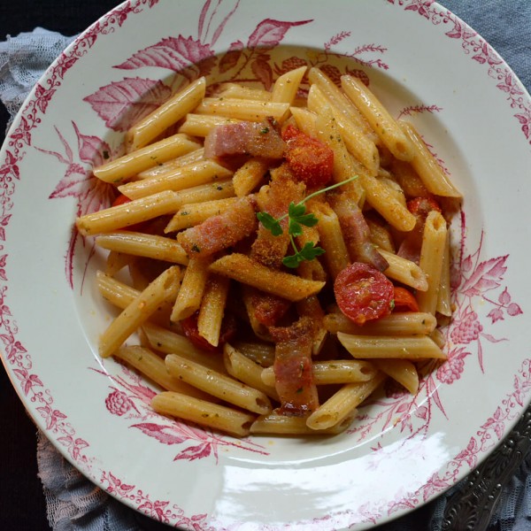 パンチェッタ入りピリ辛ソースのペンネ