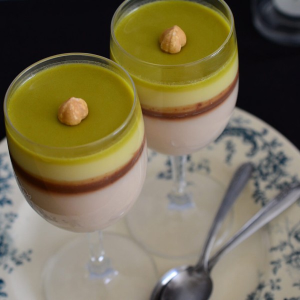 カフェオレとヘーゼルナッツ・ピスタチオのパンナコッタ
