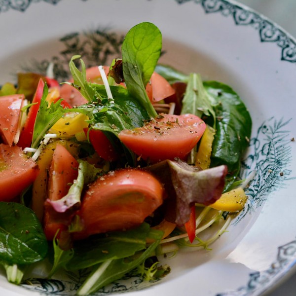 アメーラトマトとパプリカ入りサラダ