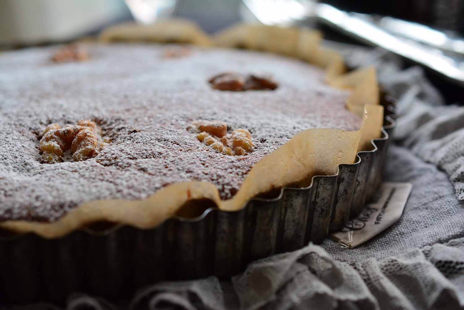 ぶどうといちごのコンフィチュール入りチョコレートケーキ