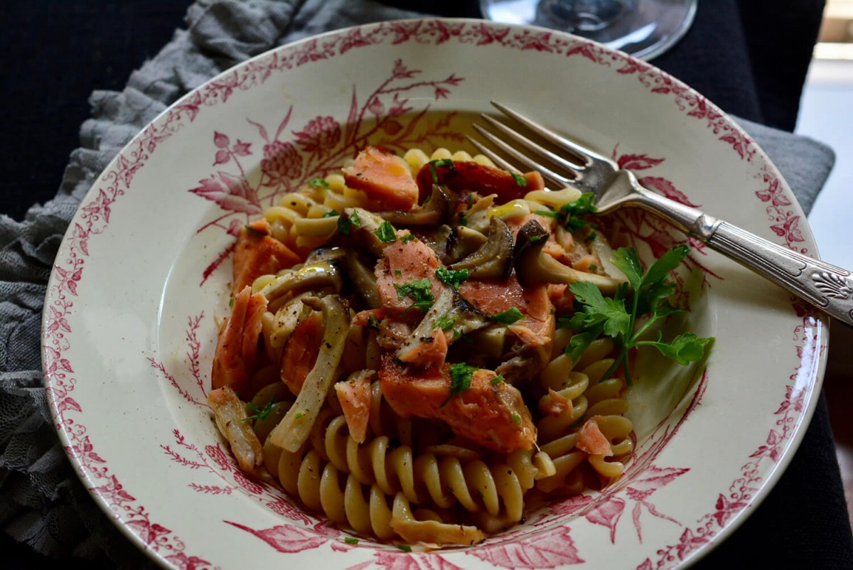 鮭とエリンギのパスタ　レモンのオリーブオイル