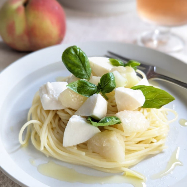 桃とモッツァレラの冷製パスタ