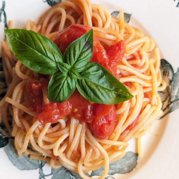 トマトソースのパスタ