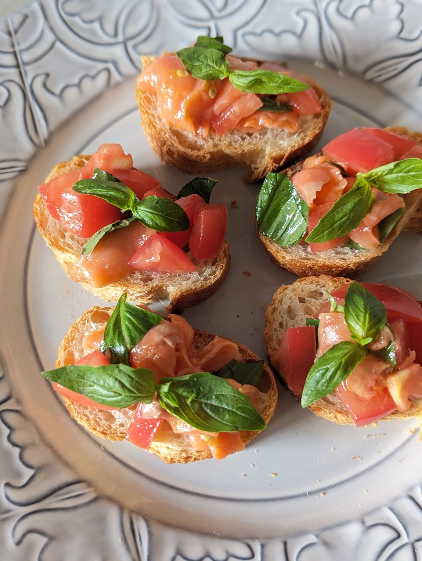 トマトとサーモンのブルスケッタ - イタリア食材ベリッシモ MAGAZINE