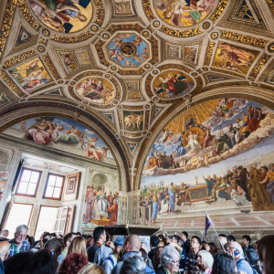 ラファエロ《聖体の論議》｜ヴァチカン美術館に描かれた天と地の対話