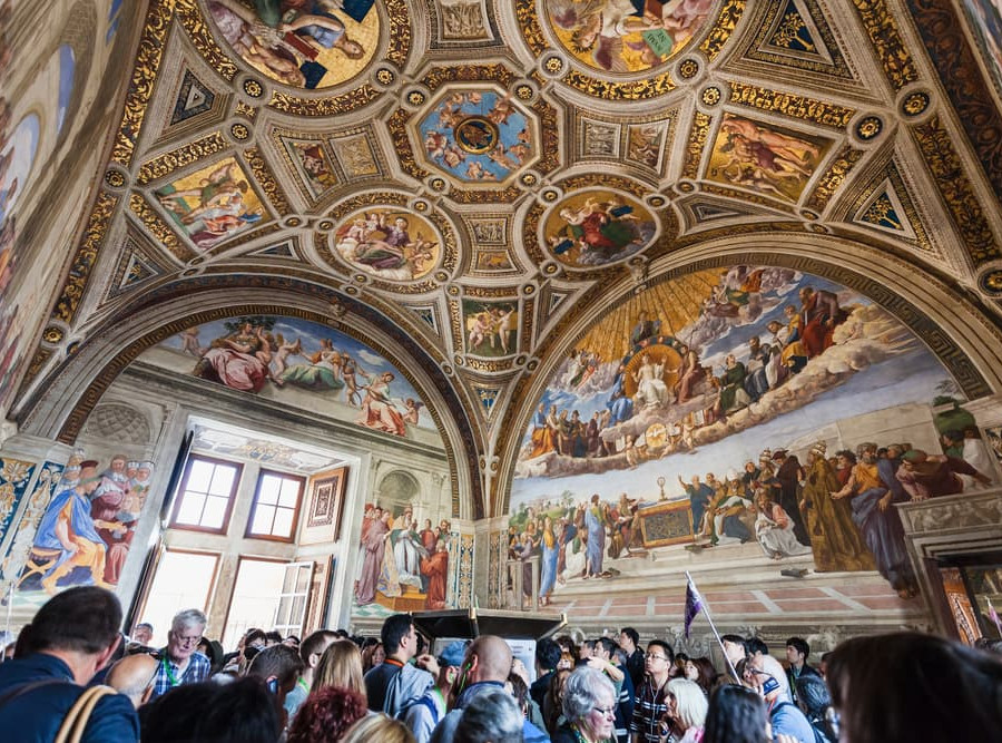 ラファエロ《聖体の論議》｜ヴァチカン美術館に描かれた天と地の対話