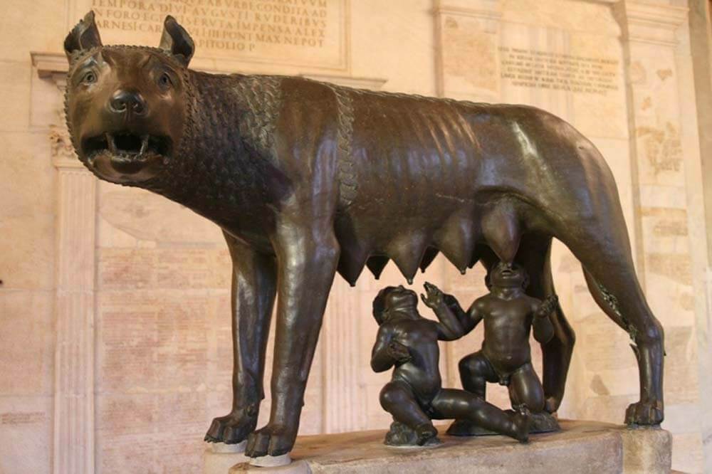 オオカミの乳を吸うロムルスとレムス|カピトリーノの雌狼像(ローマ建国神話)
